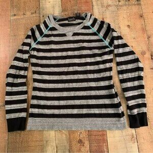 Kersh girl's juniors large Gray and Black striped long sleeve top